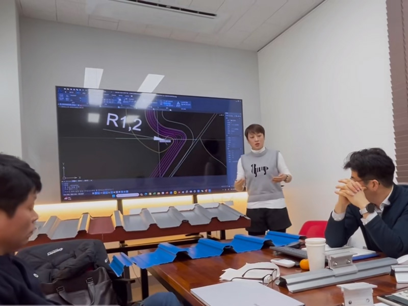 跳出 “内卷” 漩涡！公海555000冷弯联合韩方研发光伏屋面板型，迈向绿色能源新时代